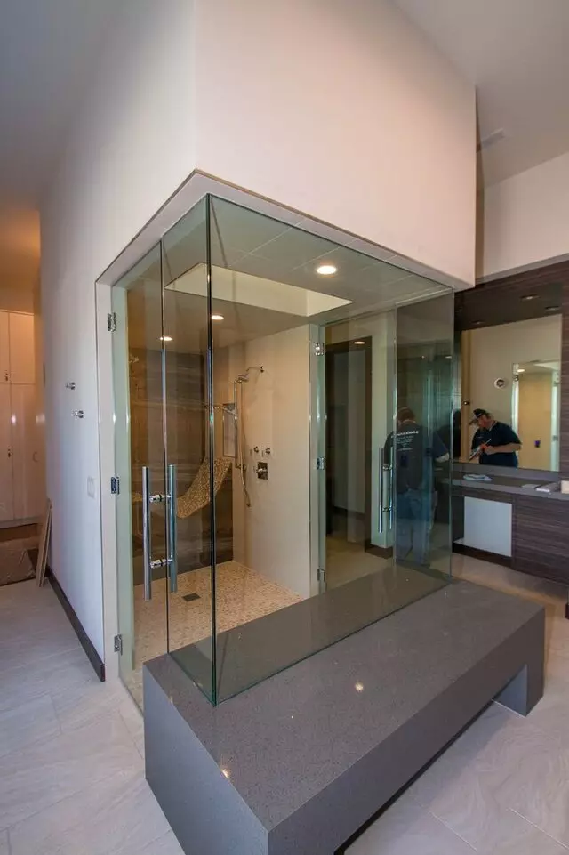 A Cutting Edge Glass & Mirror