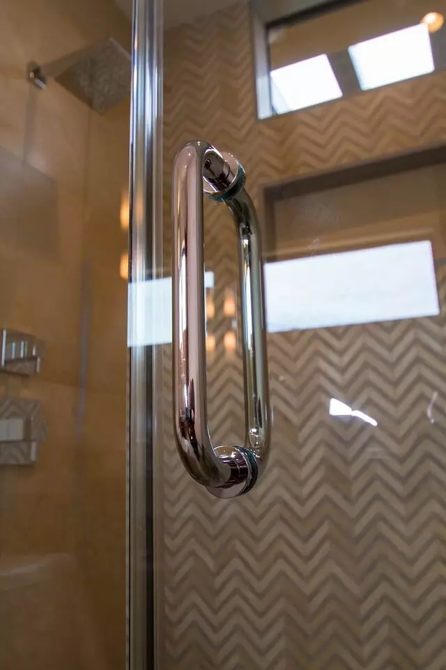 A Cutting Edge Glass & Mirror