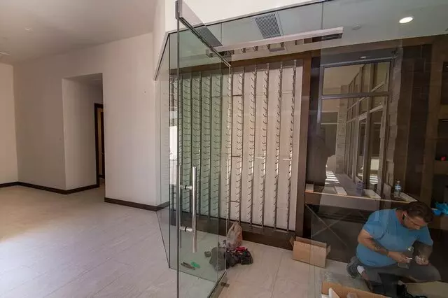 A Cutting Edge Glass & Mirror