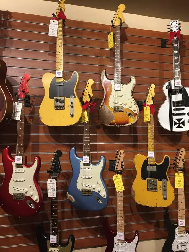 J & E Guitars