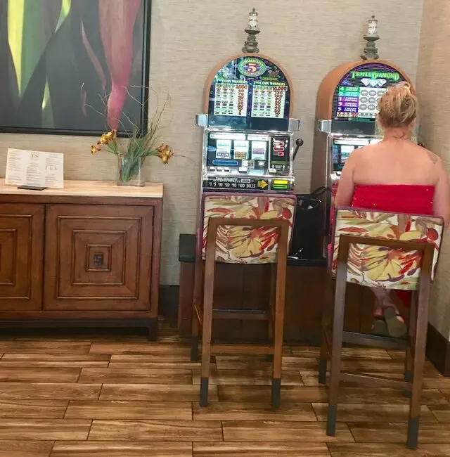 17 South Booze & Bites