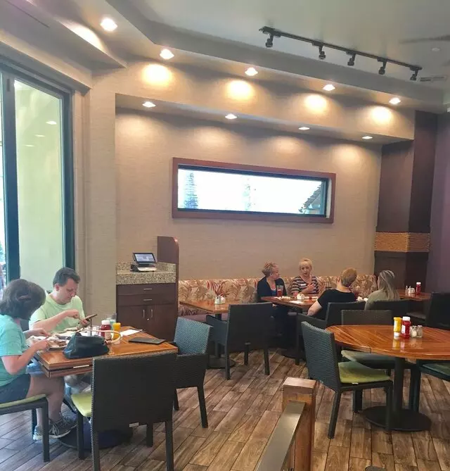 17 South Booze & Bites
