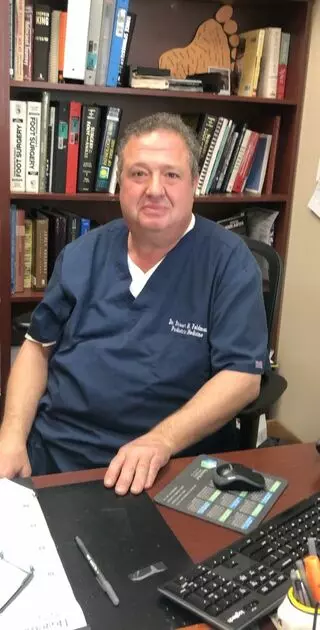 Stuart M Feldman, D.P.M