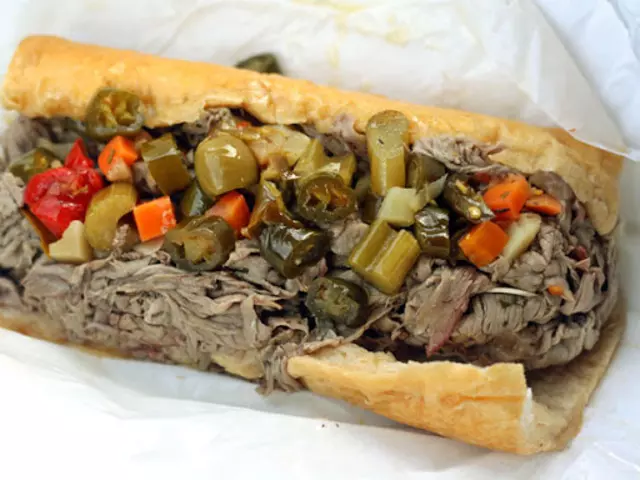 Chicago&apos;s Beefs and Dogs