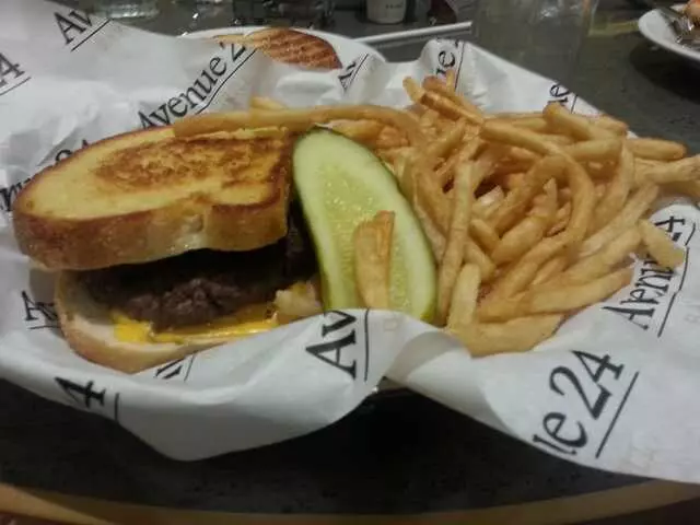 Avenue Cafe