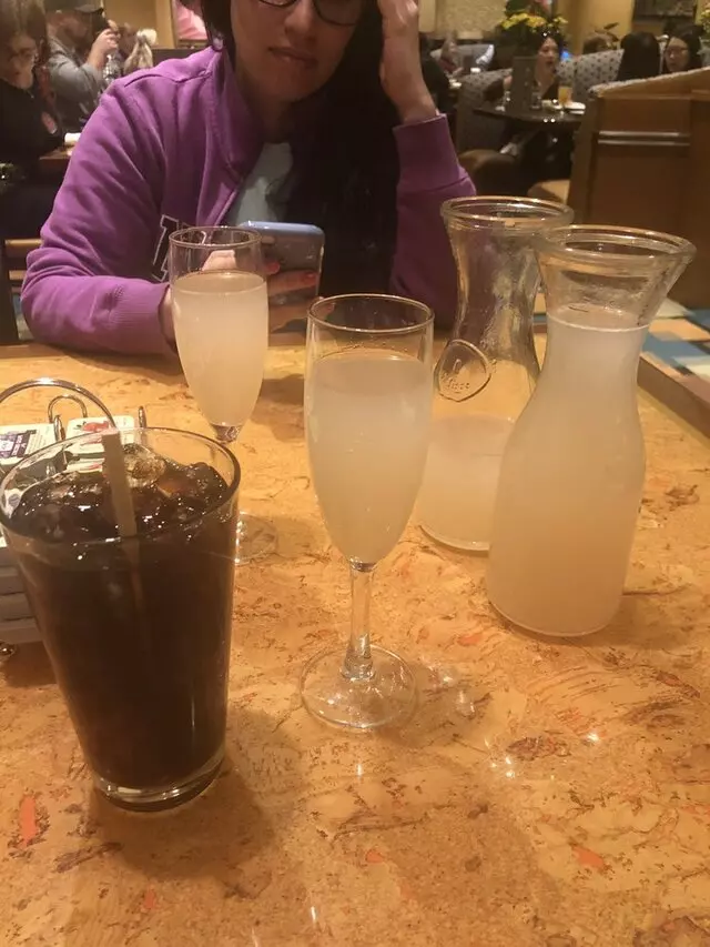 Avenue Cafe