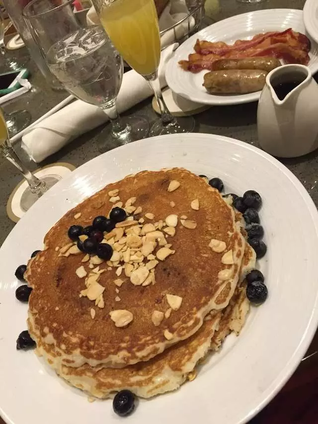 Avenue Cafe