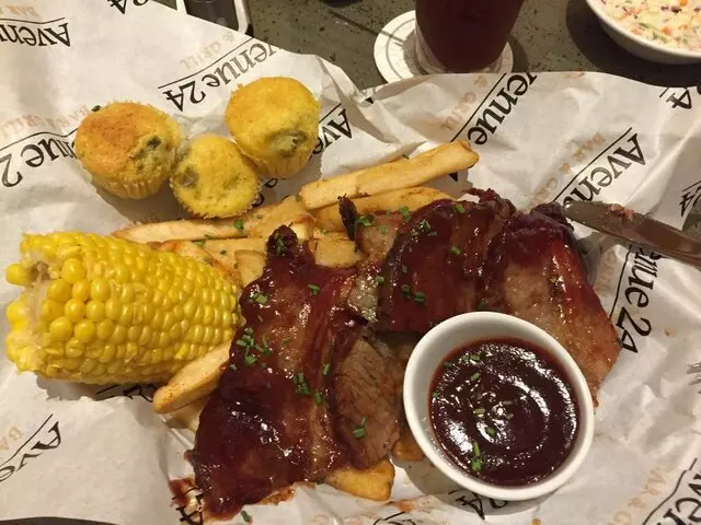 Avenue Cafe