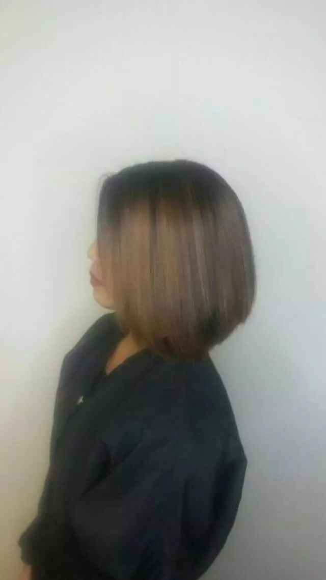 A Robert Cromeans Salon